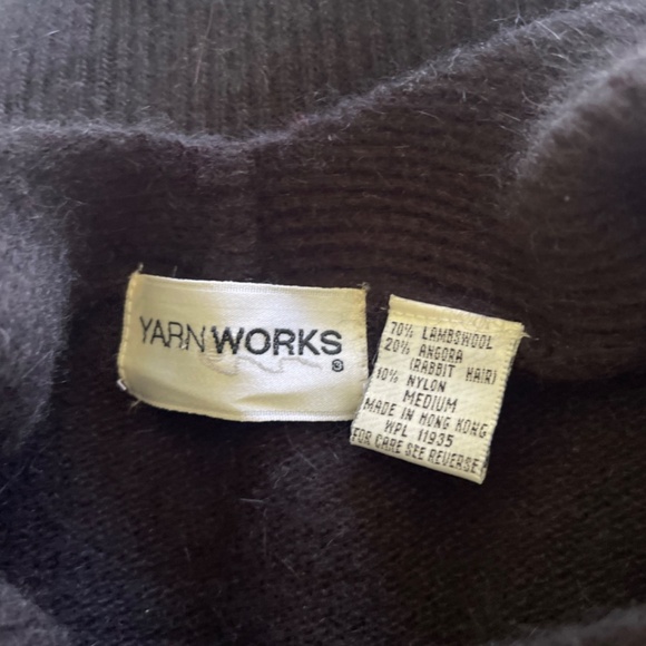 YarnWorks Women’s Sweater Size Medium Black Angora Vintage Blends Soft Warm - Picture 8 of 8